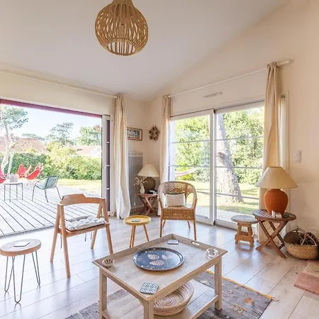 Typique Avec A Pied Arcachon