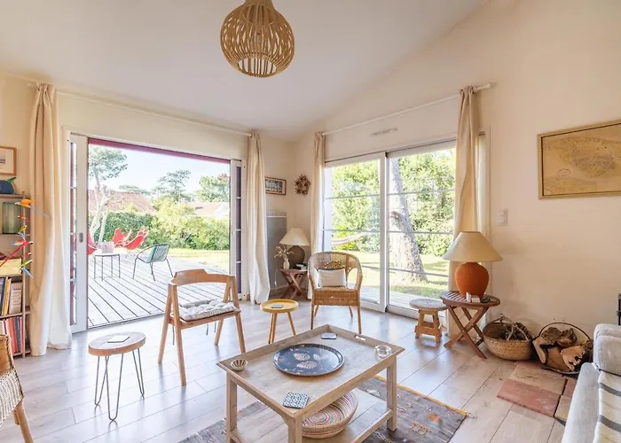 Typique Avec A Pied アルカション